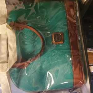 Dooney and bourke pebble grain zip zip satchel